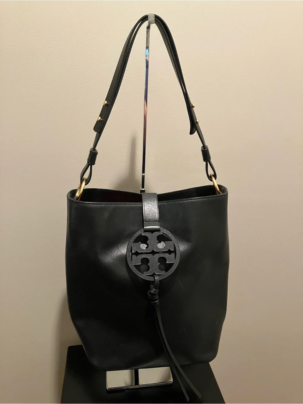 Tory Burch Black Leather Logo Bucket Shoulder Bag